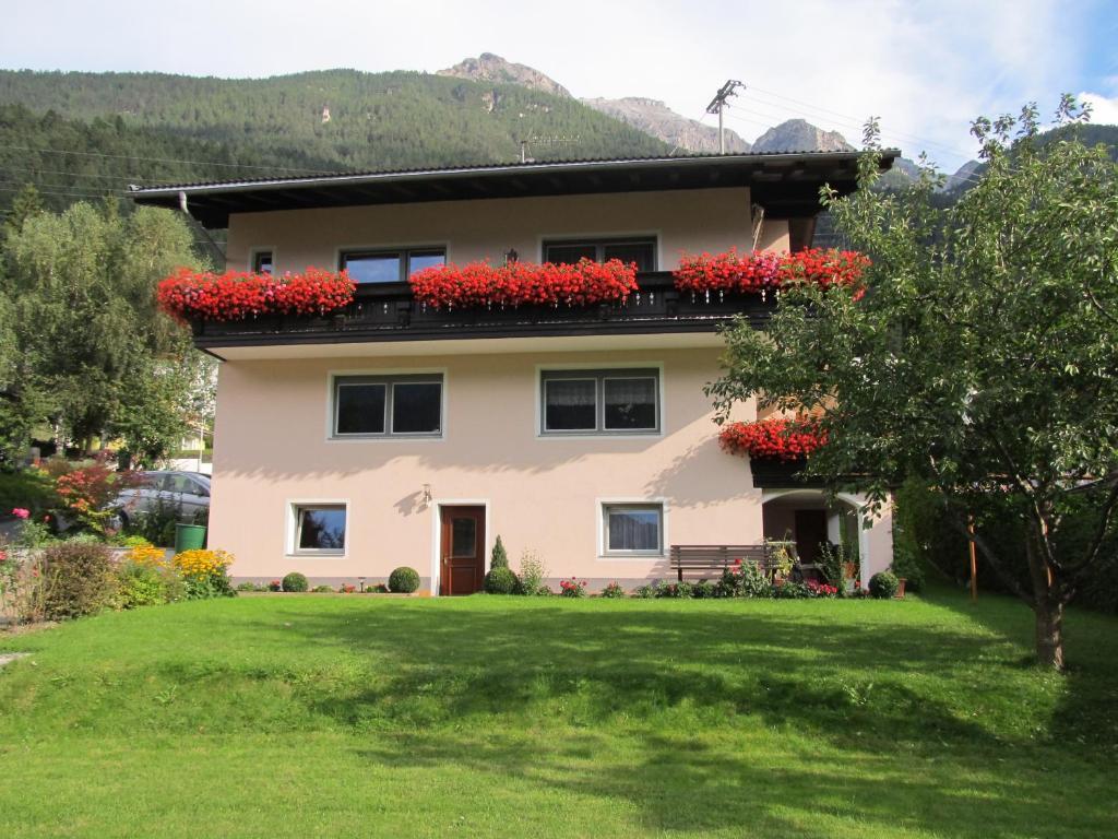Haus Vogelsberger Apartamento Fulpmes Exterior foto